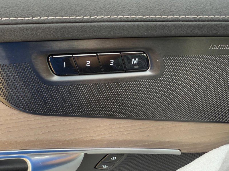 New 2026 Volvo XC90 B6 Plus w/ Protection Package Premier image 11