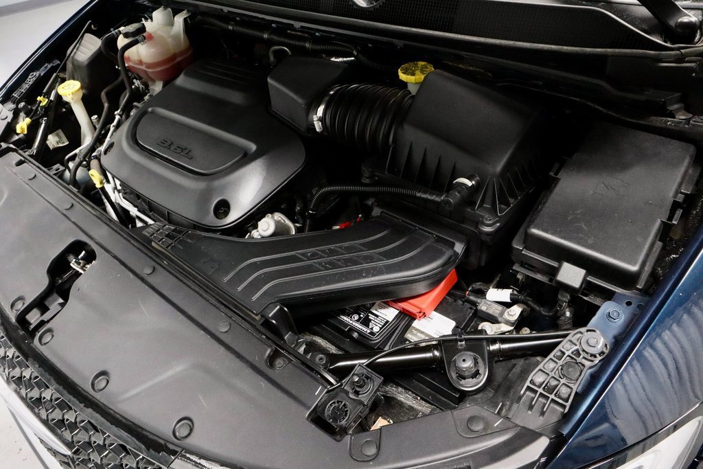 Used 2023 Chrysler Pacifica Touring-L image 15