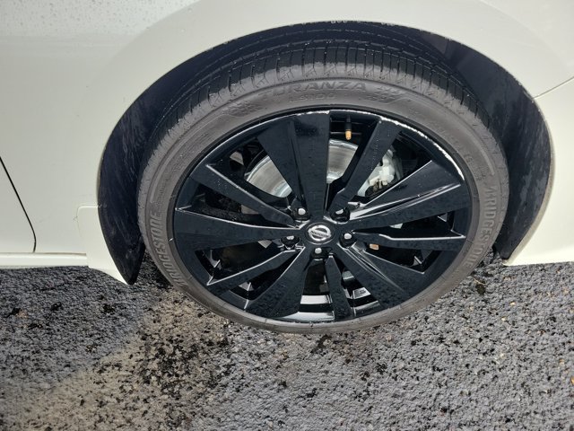 Certified 2022 Nissan Altima 2.5 SR w/ Midnight Edition Package FWD image 18