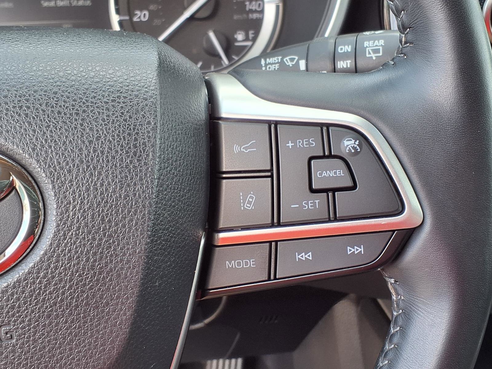 Used 2022 Toyota Highlander XLE image 22