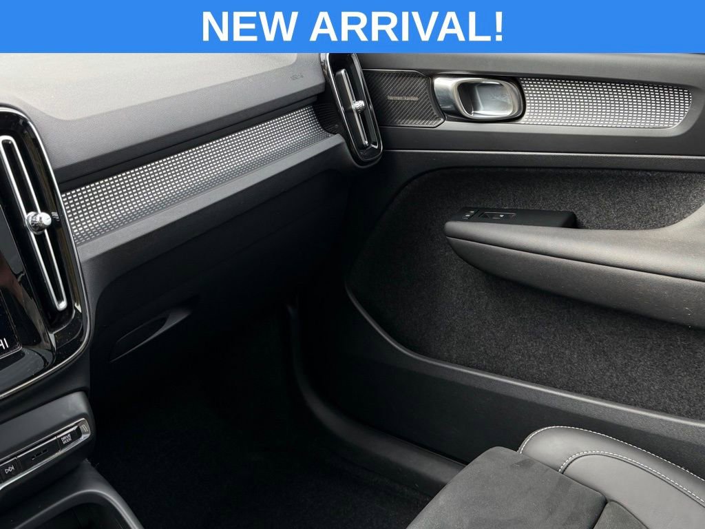 Used 2022 Volvo XC40 T5 R-Design w/ Advanced Package image 33