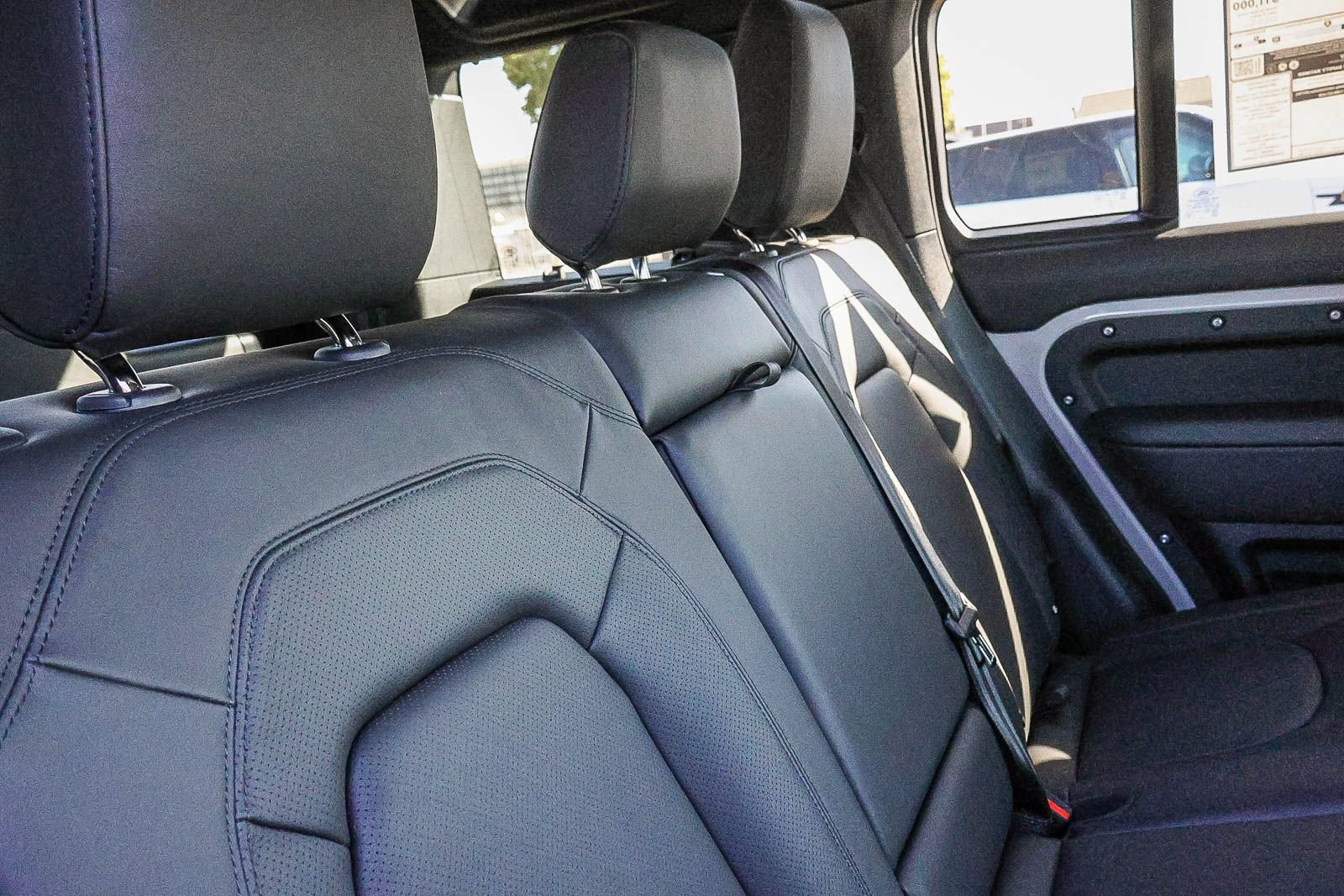 New 2026 Land Rover Defender 110 X-Dynamic SE AWD/4WD image 21