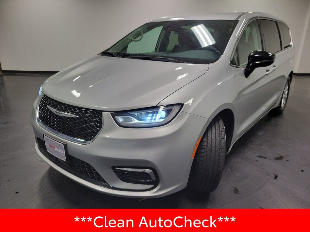 Used 2024 Chrysler Pacifica Touring-L FWD image 4