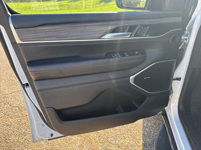 Used 2024 Jeep Wagoneer Series II w/ Flexible Seating Group image 16