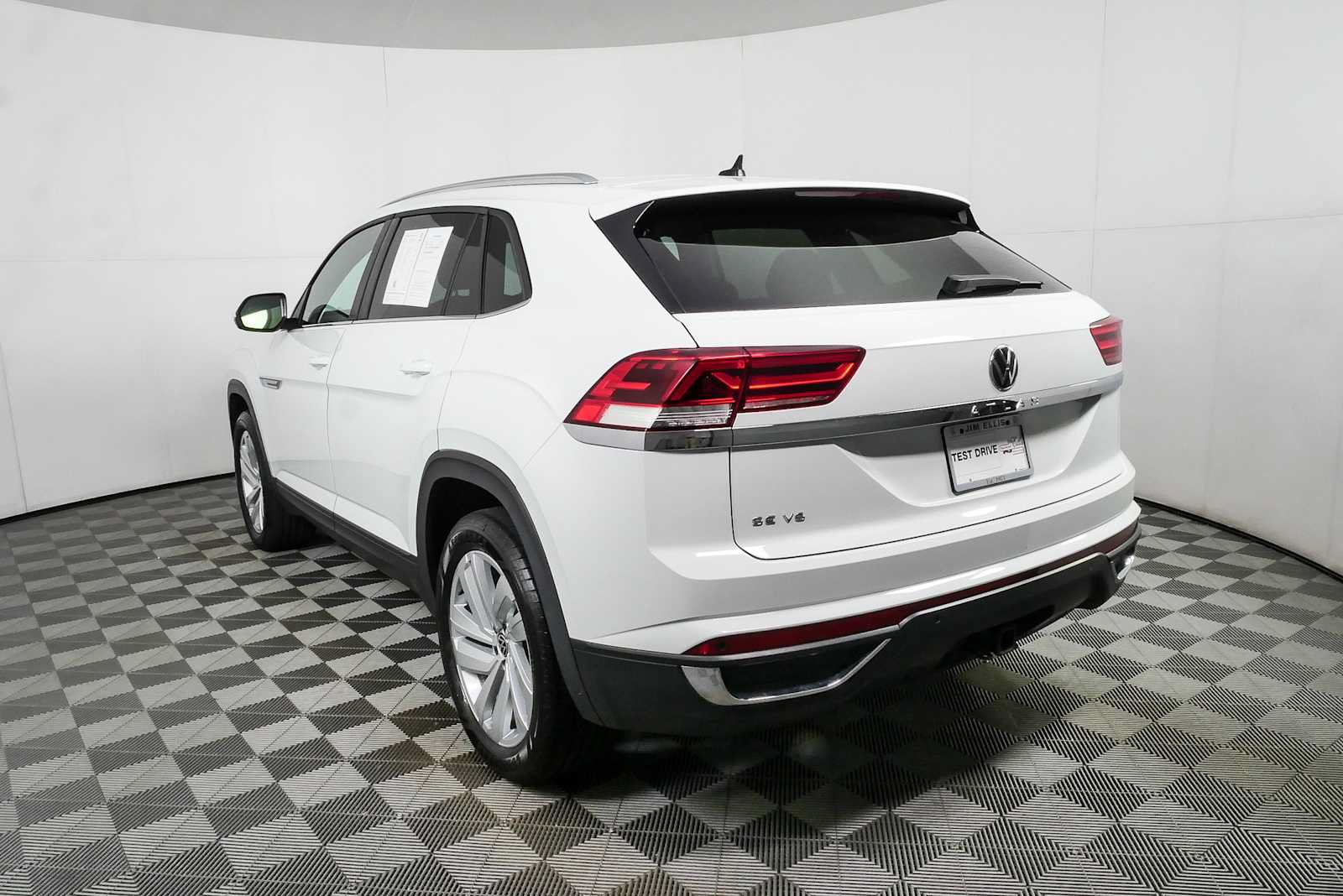 Certified 2023 Volkswagen Atlas Cross Sport SE FWD image 26