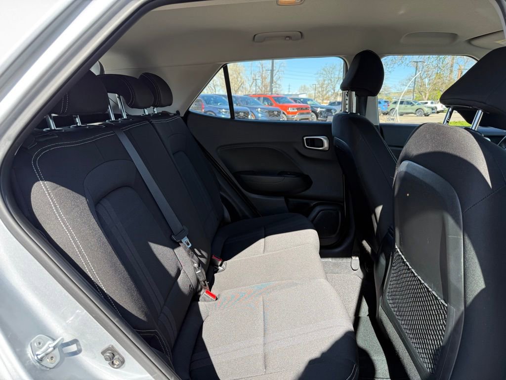 Used 2021 Hyundai Venue SEL FWD image 18
