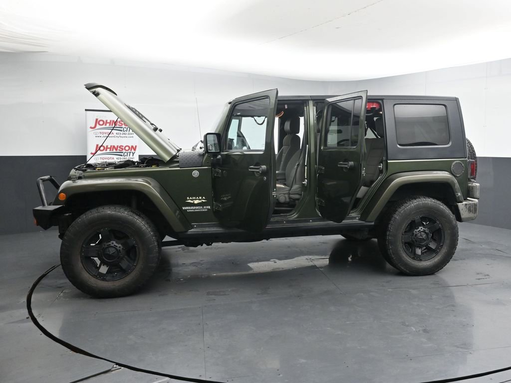 Used 2007 Jeep Wrangler Unlimited Sahara w/ Dual Top Group AWD/4WD image 39