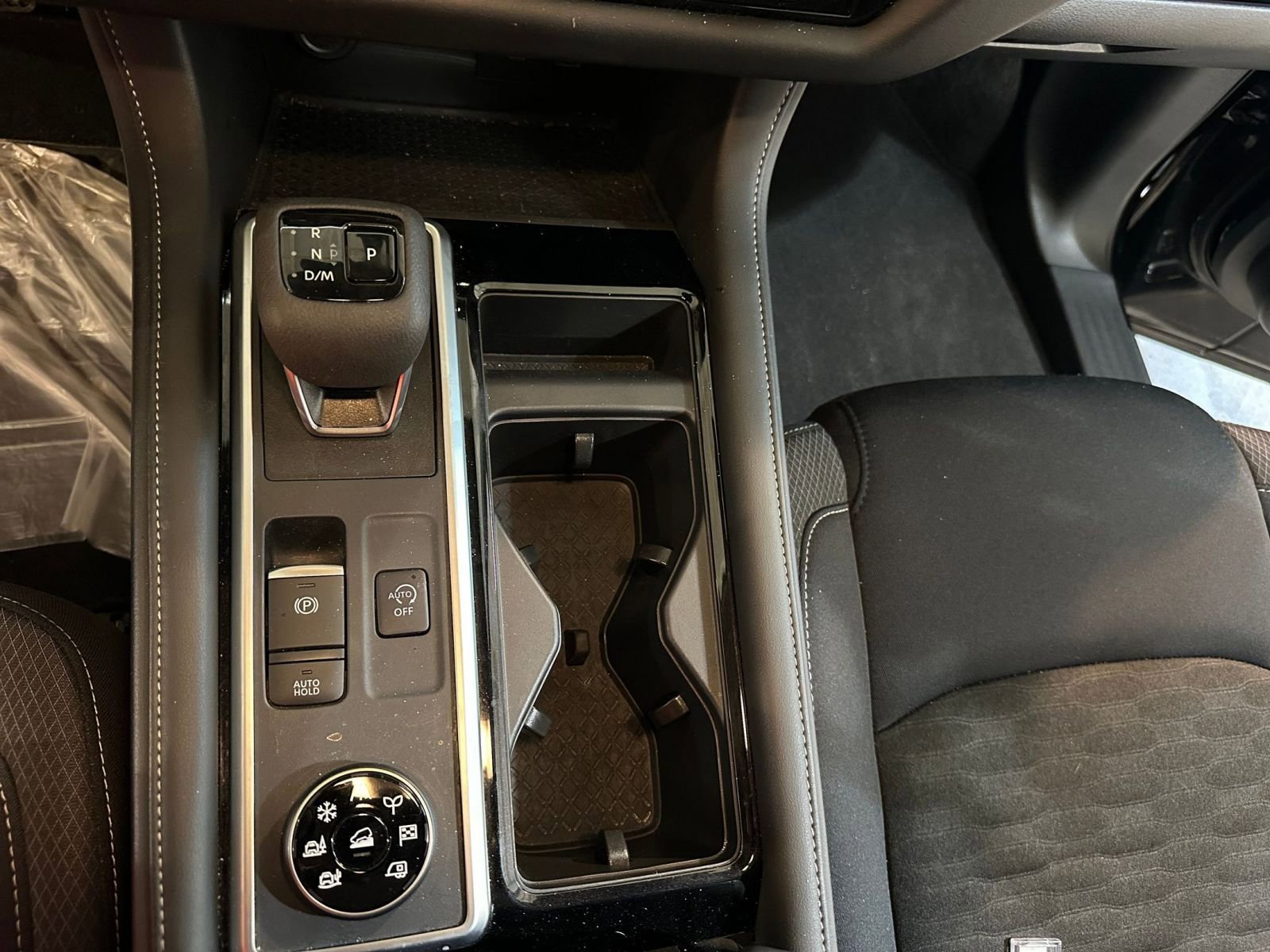 Used 2025 Nissan Pathfinder SV image 43