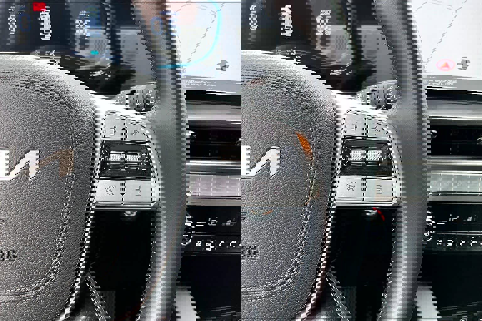 Used 2025 Kia Telluride LX image 23