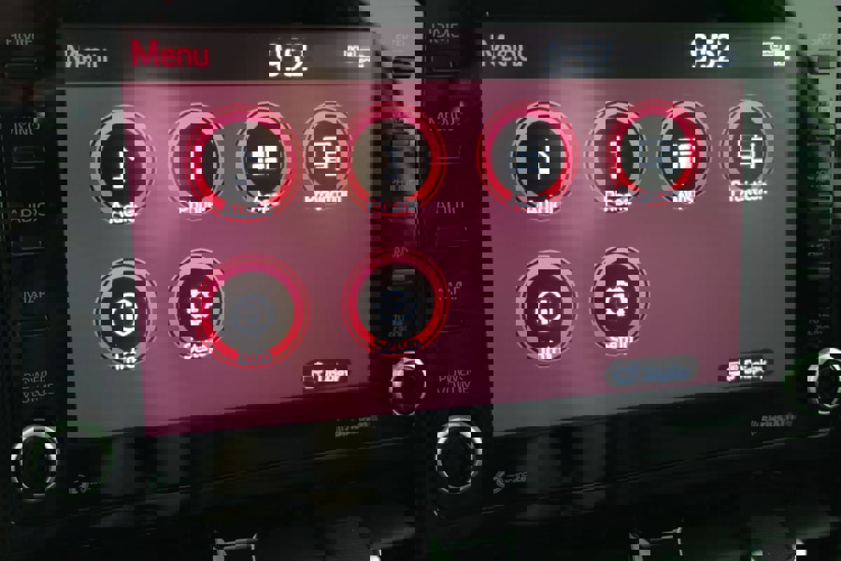 Used 2022 Toyota Corolla Cross XLE image 48