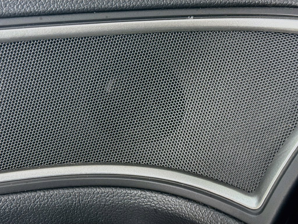 Used 2019 Ford Explorer XLT w/ Equipment Group 201A FWD image 22