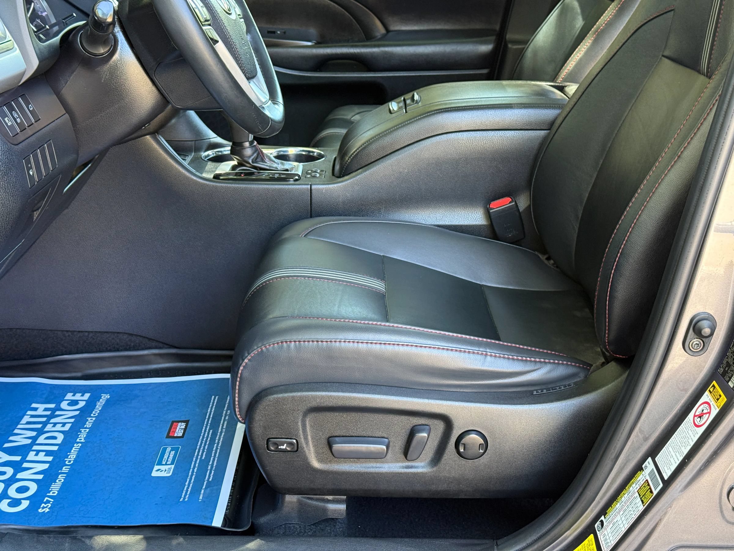Used 2019 Toyota Highlander SE FWD image 30