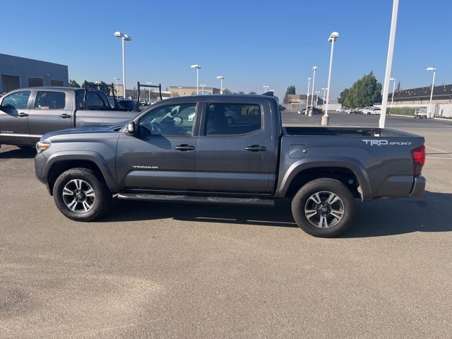 Used 2018 Toyota Tacoma TRD Sport w/ Technology Package image 8