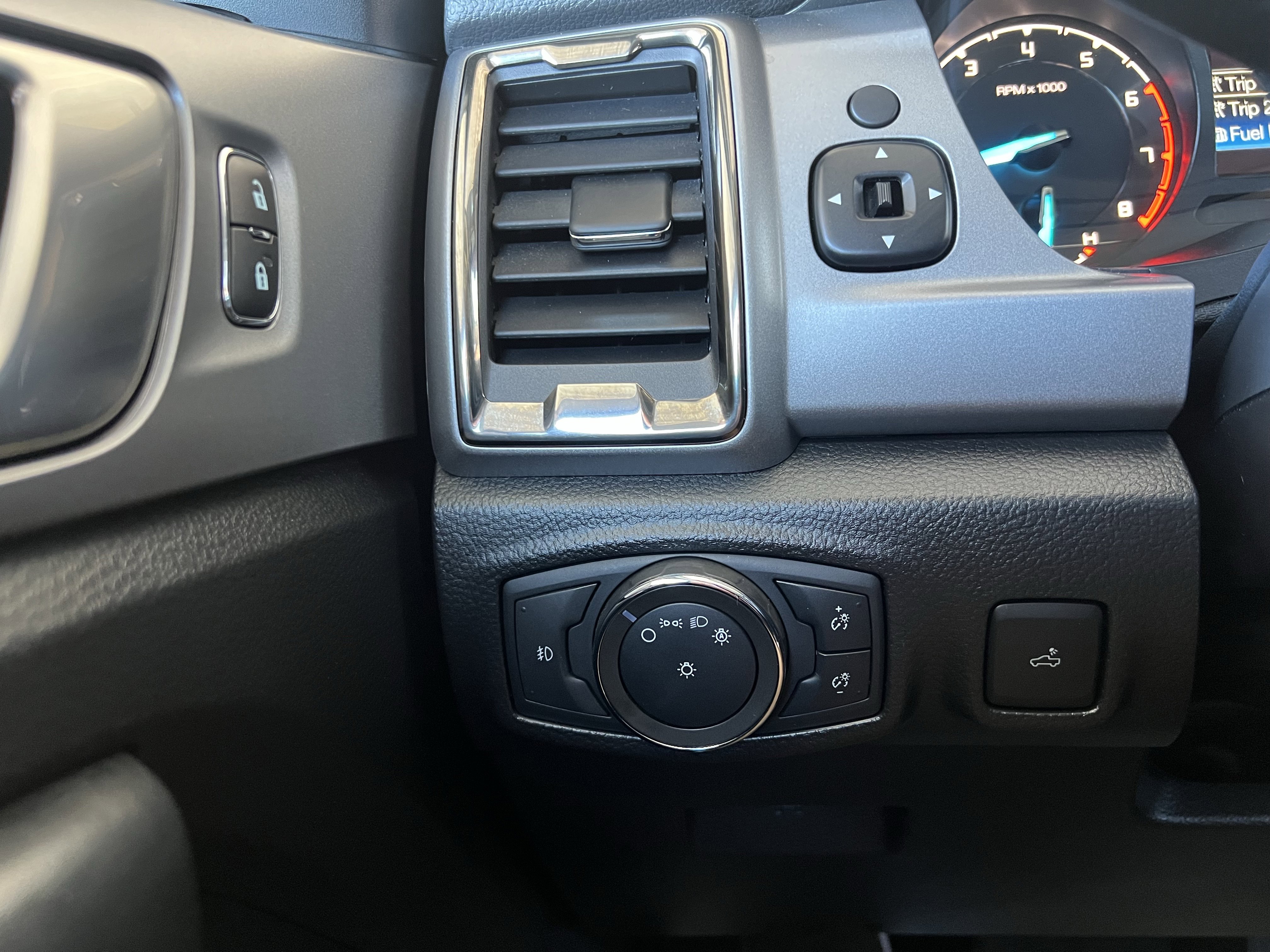 Used 2022 Ford Ranger XLT w/ Equipment Group 301A Mid AWD/4WD image 44