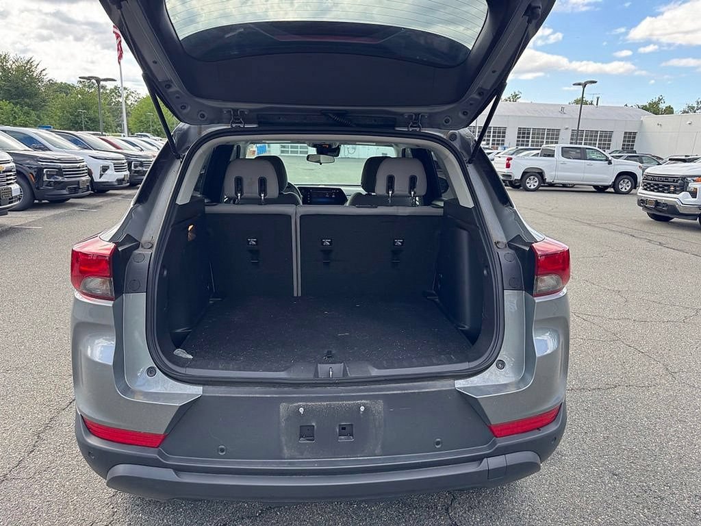 Used 2024 Chevrolet TrailBlazer LS w/ LS Convenience Package AWD/4WD image 7