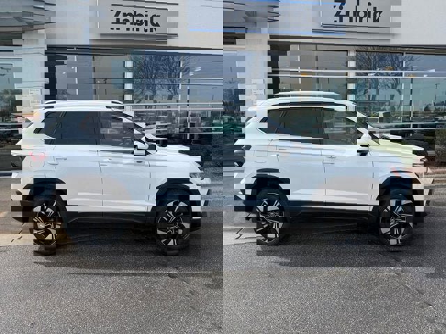 New 2026 Volkswagen Taos SE AWD/4WD image 2