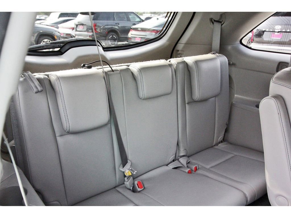 Used 2016 Toyota Highlander XLE FWD image 11