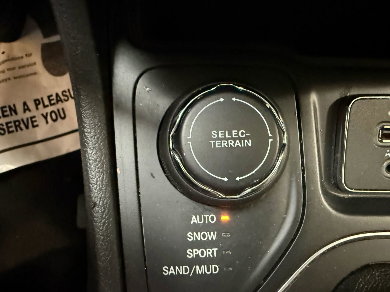 Used 2019 Jeep Cherokee Latitude Plus w/ Comfort/Convenience Group image 20