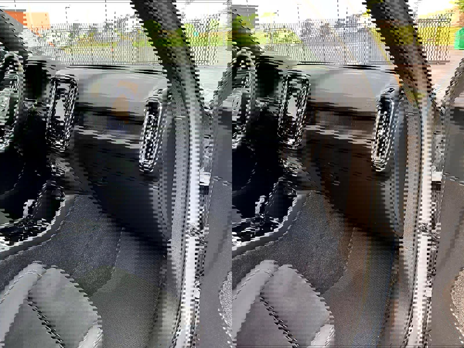 Used 2023 Volvo XC40 Recharge Ultimate AWD/4WD image 18