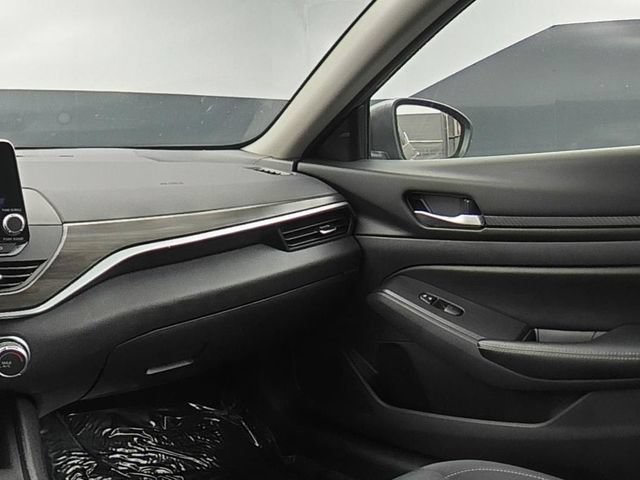 Used 2025 Nissan Altima 2.5 SV FWD image 21