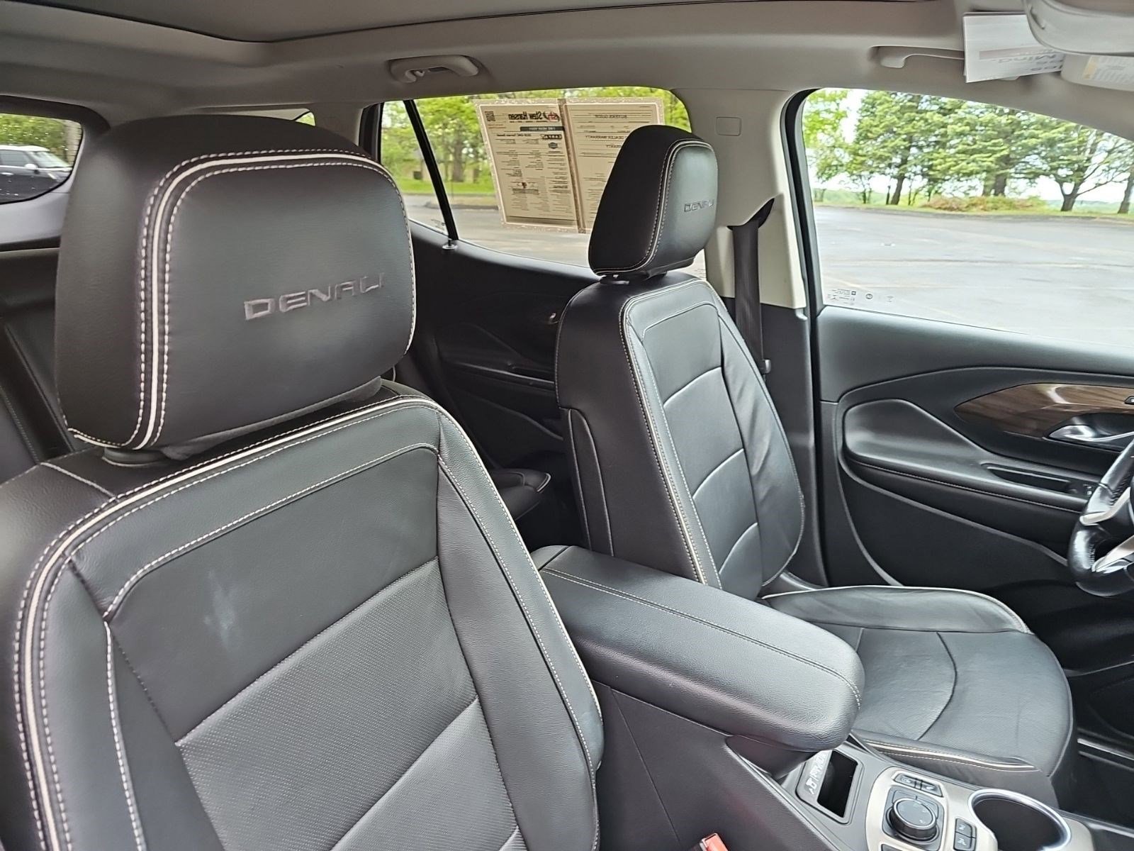 Used 2020 GMC Terrain Denali w/ Denali Premium Package AWD/4WD image 12