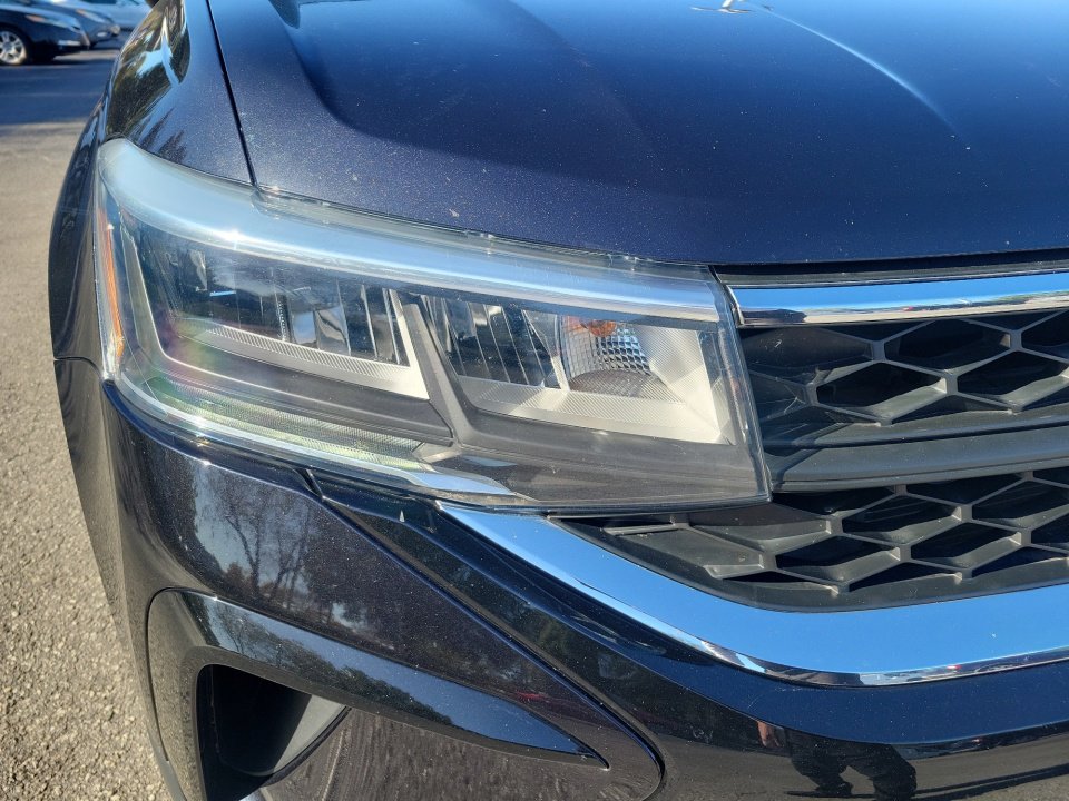 Certified 2023 Volkswagen Taos S image 28