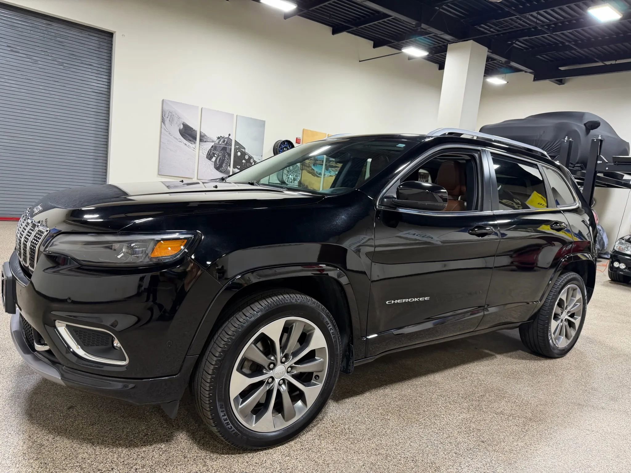 Used 2019 Jeep Cherokee Overland w/ Technology Group image 10