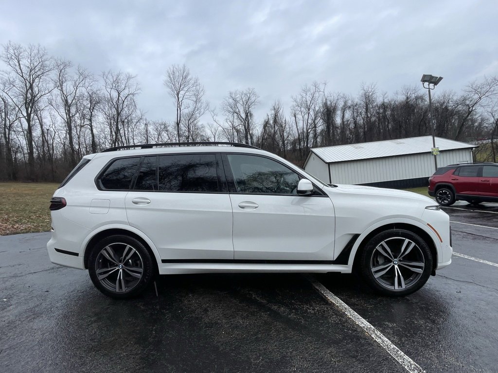 Used 2025 BMW X7 xDrive40i w/ M Sport Package image 2