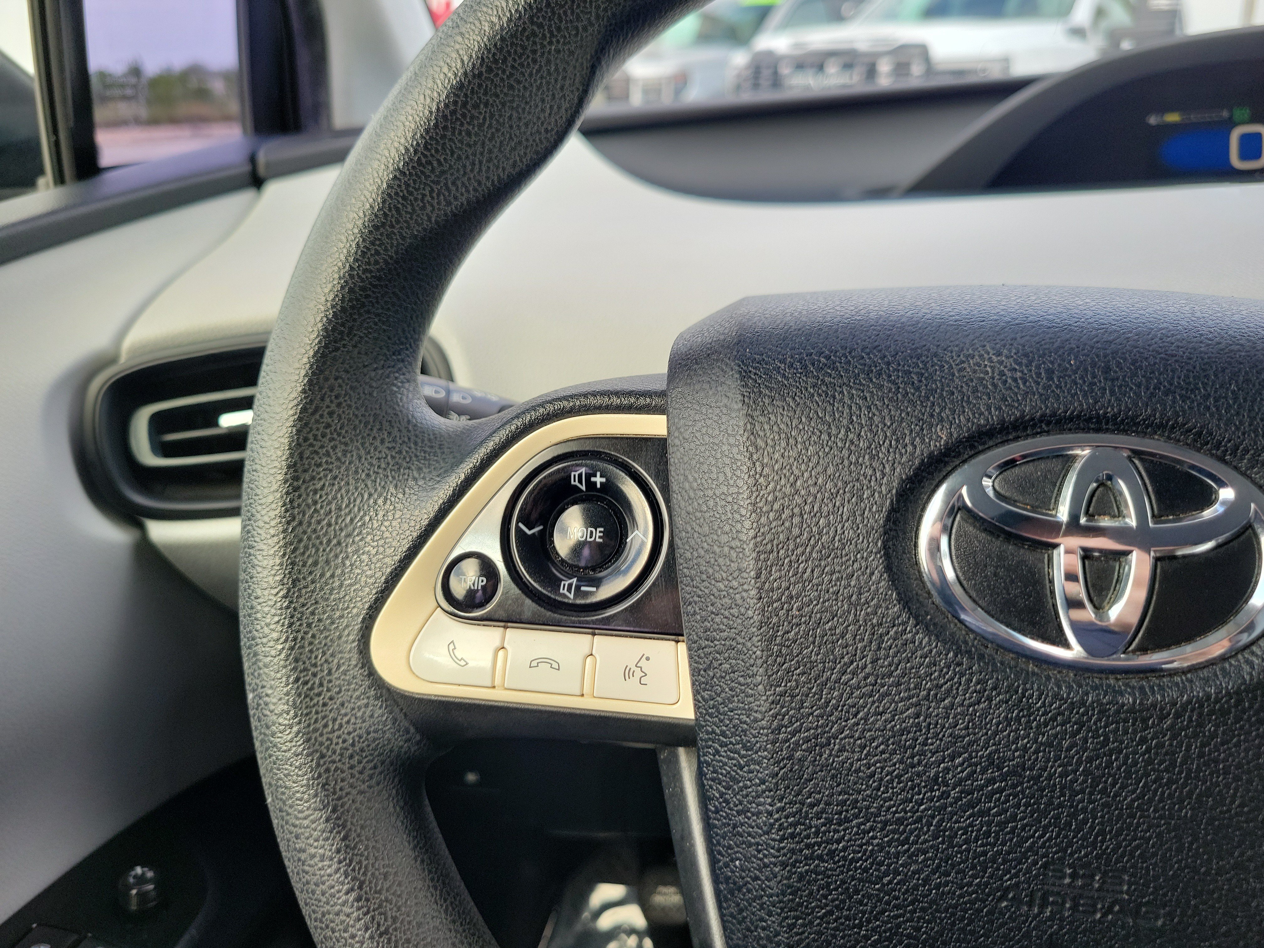 Used 2016 Toyota Prius Two FWD image 18