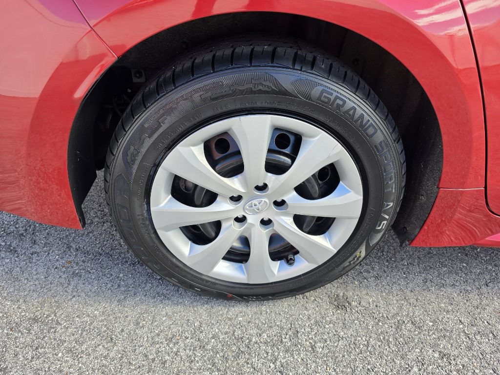 Used 2021 Toyota Corolla LE FWD image 4