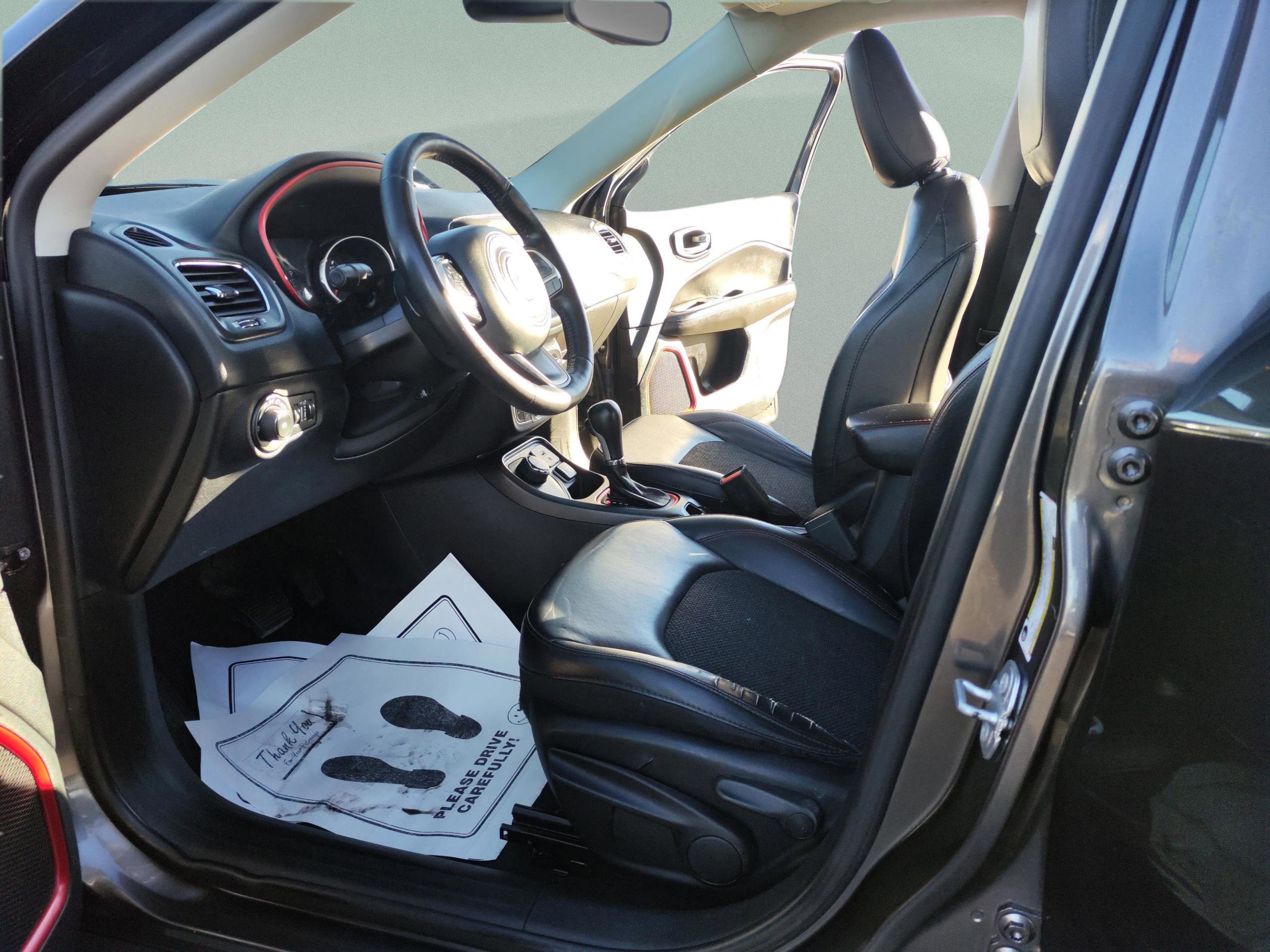 Used 2019 Jeep Compass Trailhawk w/ Cold Weather Group image 32