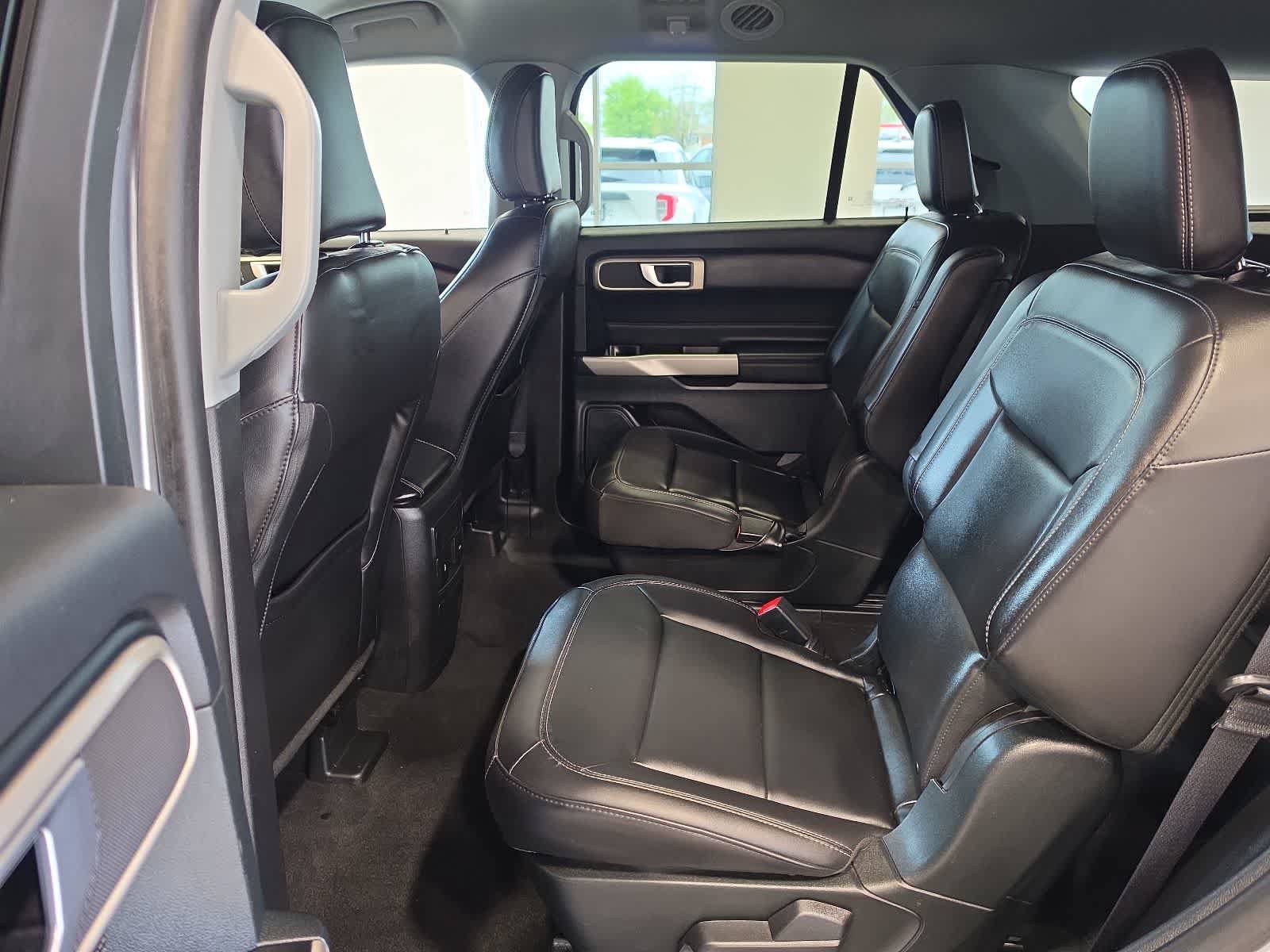Used 2023 Ford Explorer XLT w/ Equipment Group 202A AWD/4WD image 31