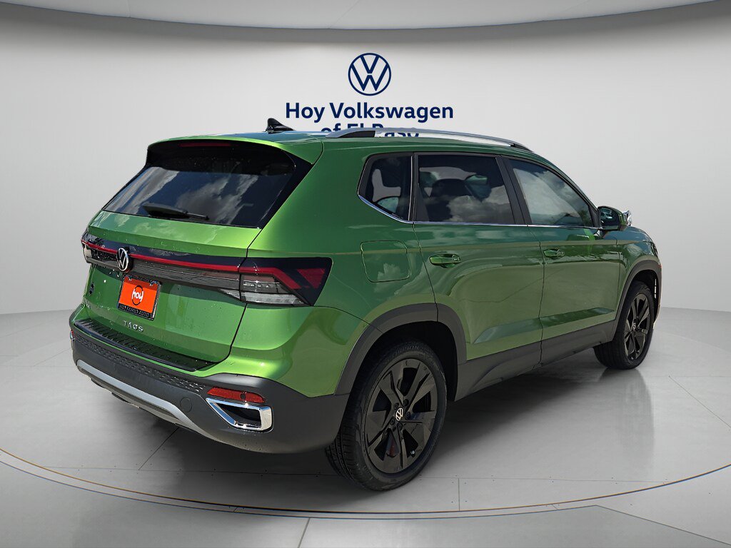 New 2026 Volkswagen Taos SE FWD image 3