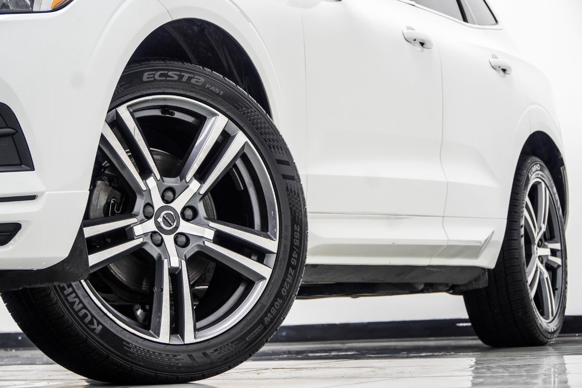 Used 2020 Volvo XC60 T5 Momentum w/ Protection Package Premier AWD/4WD image 4