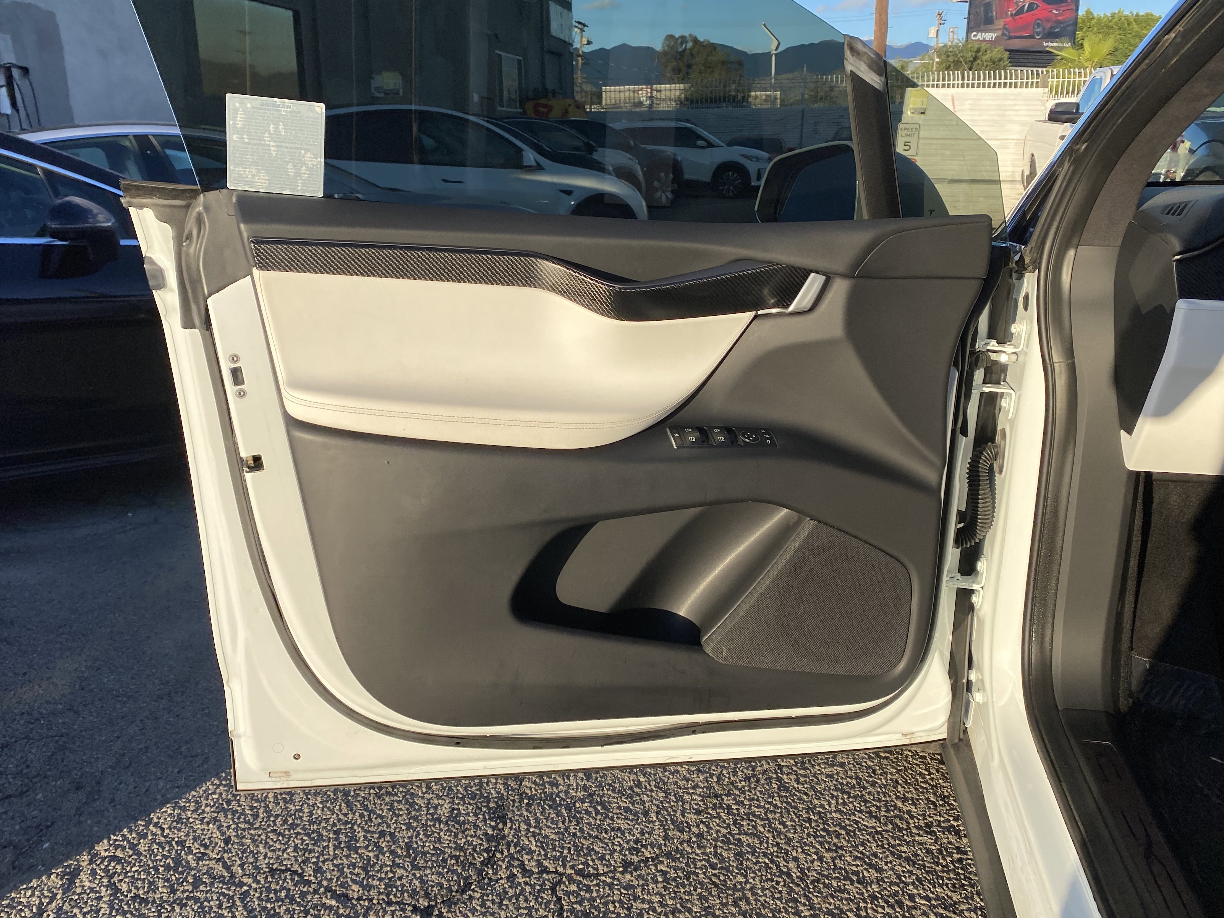 Used 2018 Tesla Model X 75D image 27