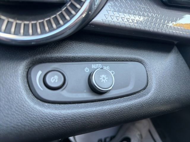 Used 2025 Chevrolet Trax ACTIV w/ Sunroof Package FWD image 39
