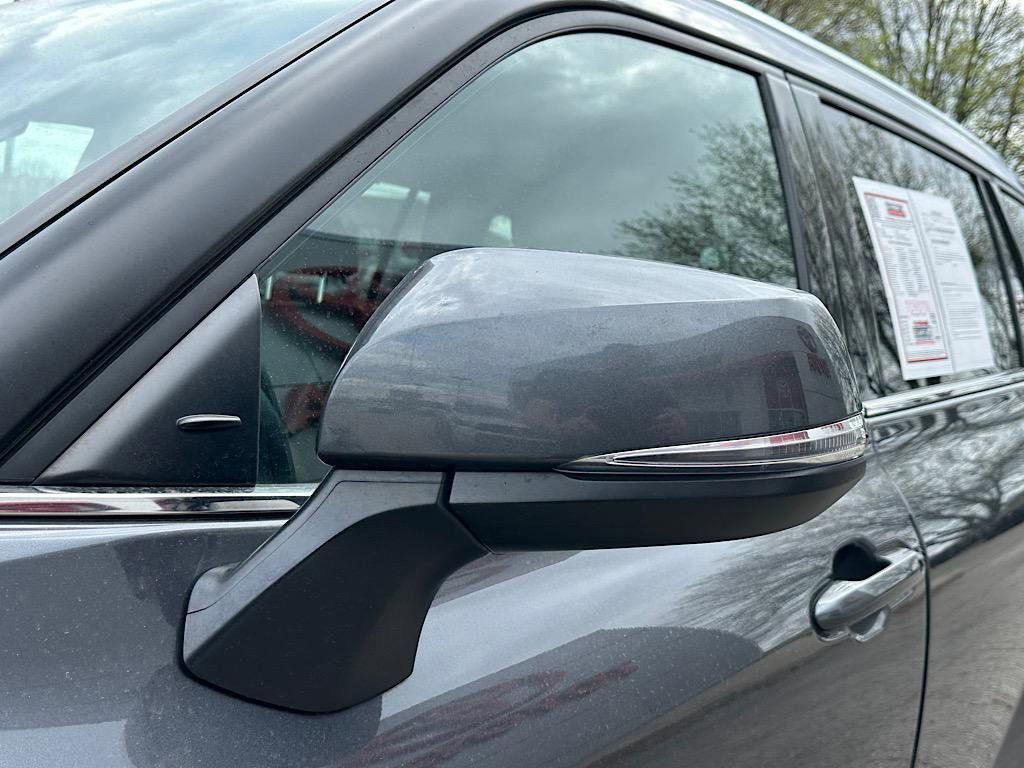 Certified 2020 Toyota Highlander XLE image 10