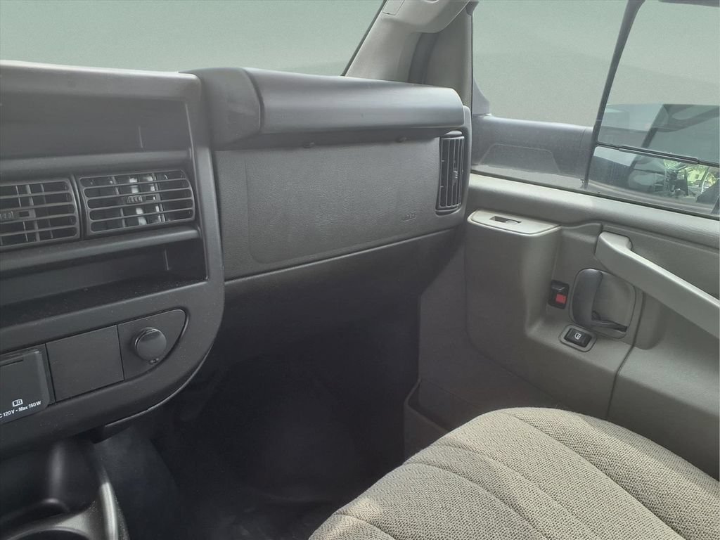 Used 2024 GMC Savana 3500 Extended w/ Power Convenience Package RWD image 13