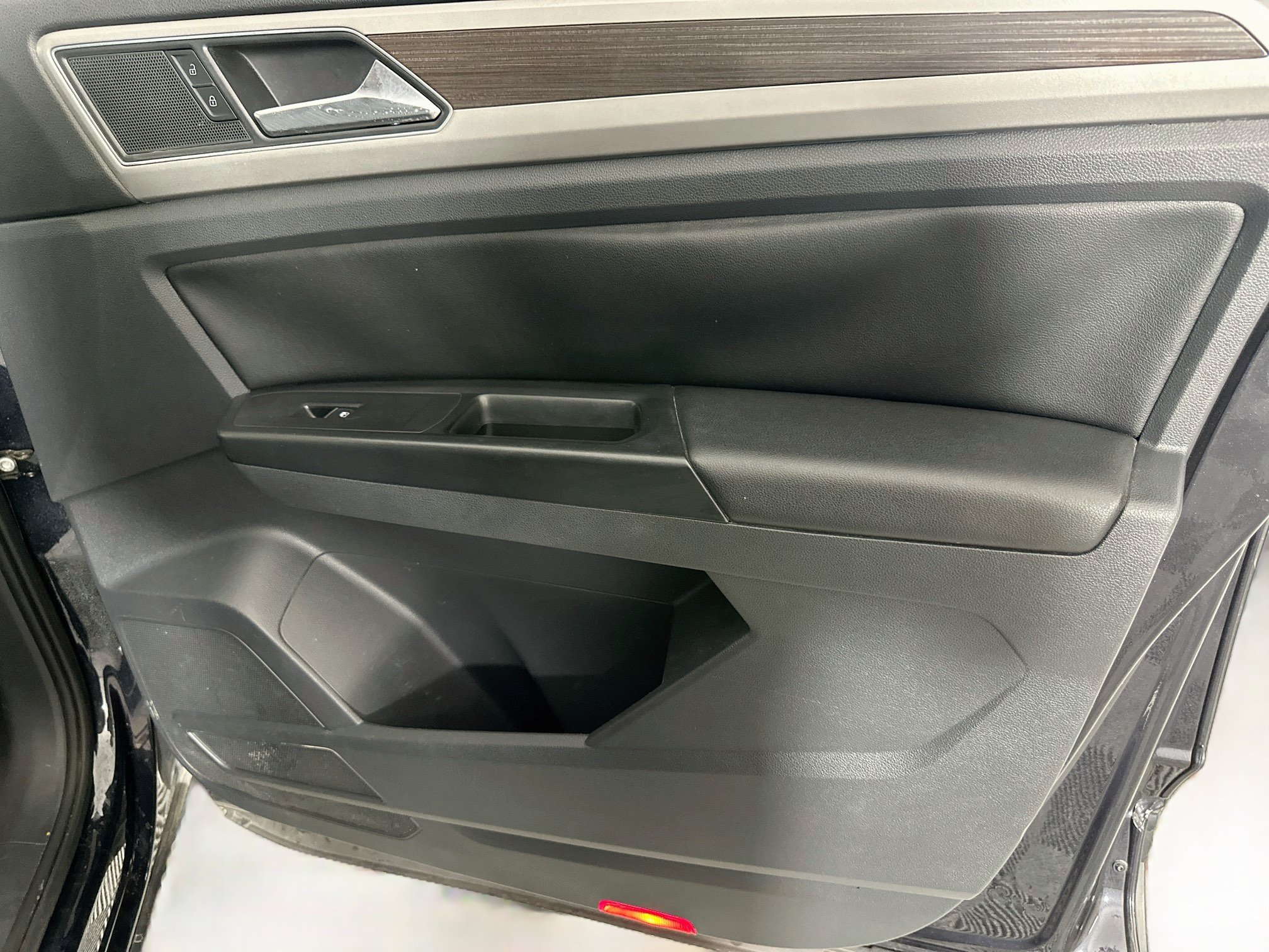 Used 2019 Volkswagen Atlas SEL FWD image 35