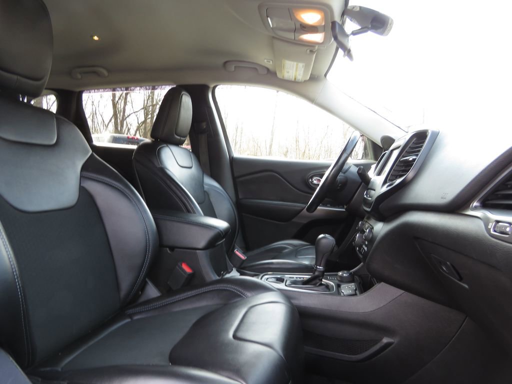 Used 2019 Jeep Cherokee Latitude Plus w/ Cold Weather Group image 13