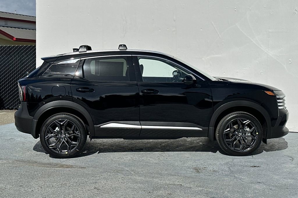 New 2025 Nissan Kicks SR w/ Illumination Package image 3