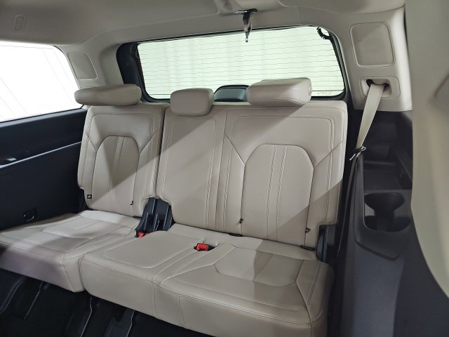 Used 2023 Ford Expedition Limited image 6