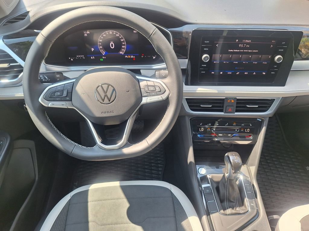 Used 2025 Volkswagen Taos SE FWD image 20