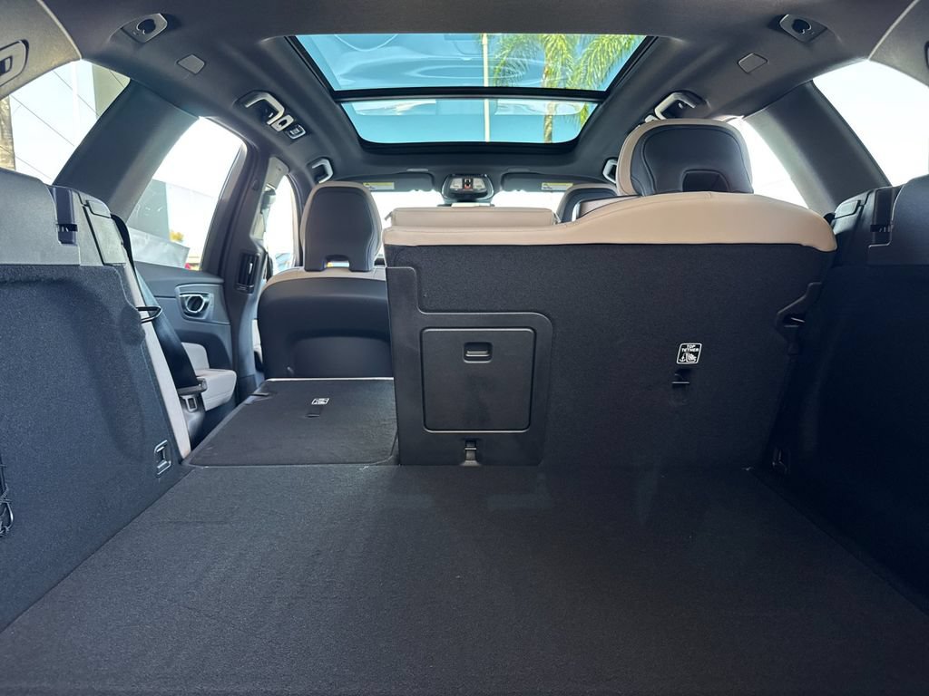 New 2026 Volvo XC60 T8 Plus w/ Protection Package Premier AWD/4WD image 14