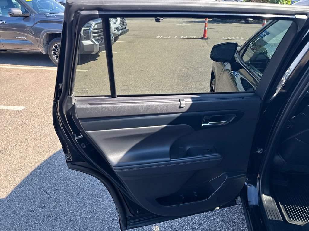 Used 2022 Toyota Highlander XSE AWD/4WD image 42