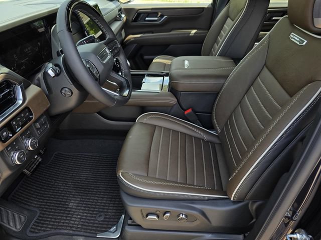 New 2026 GMC Yukon Denali Ultimate AWD/4WD image 17