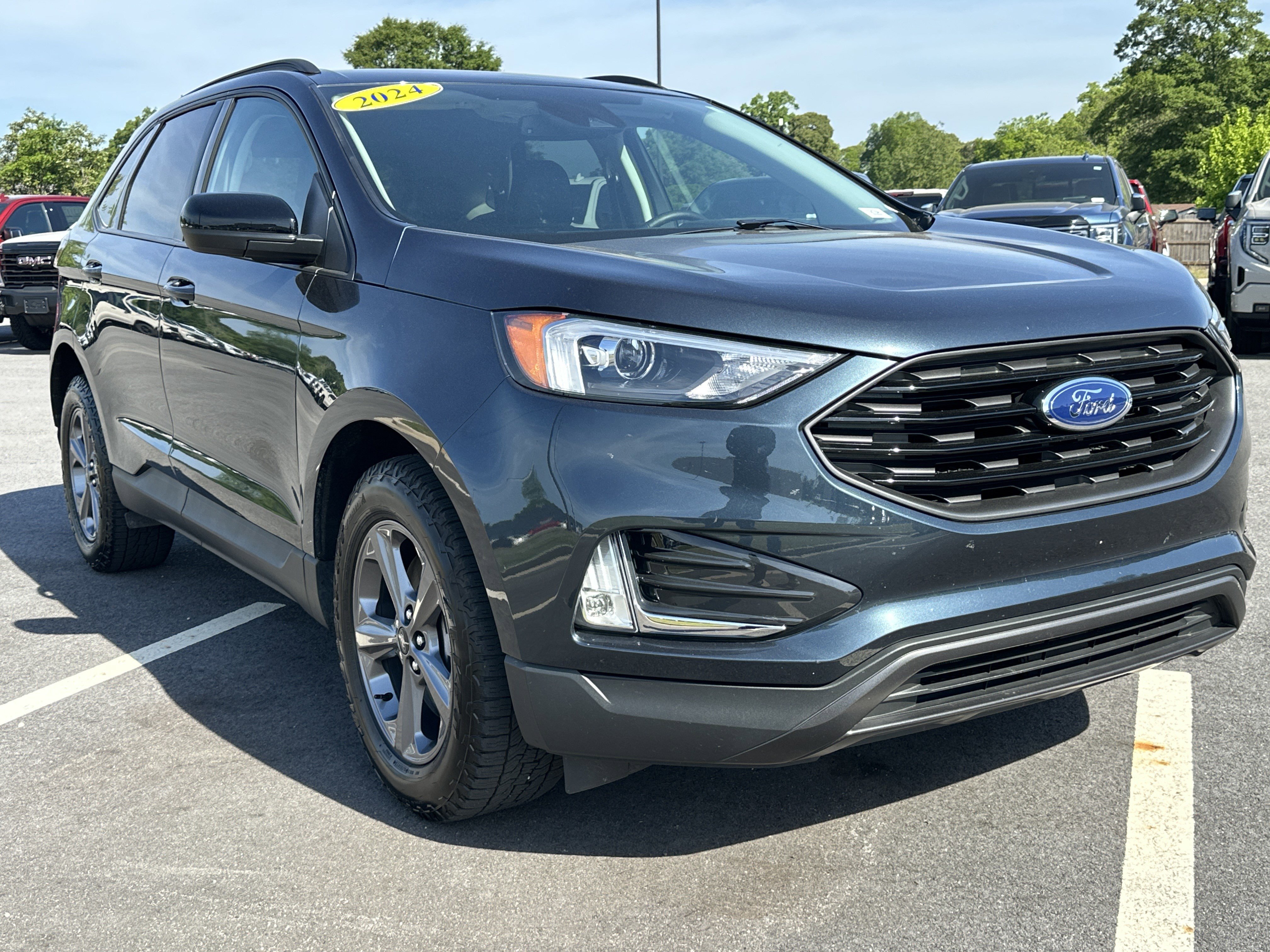 Used 2024 Ford Edge SEL w/ Sport Appearance Package image 3