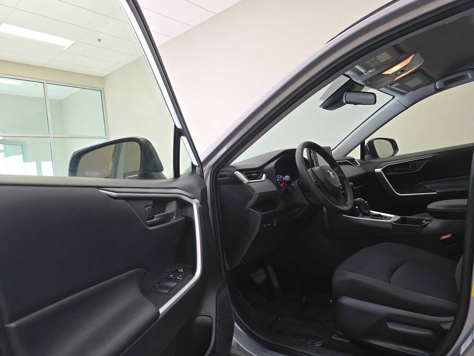 Used 2019 Toyota RAV4 LE w/ All Weather Liner Package AWD/4WD image 22