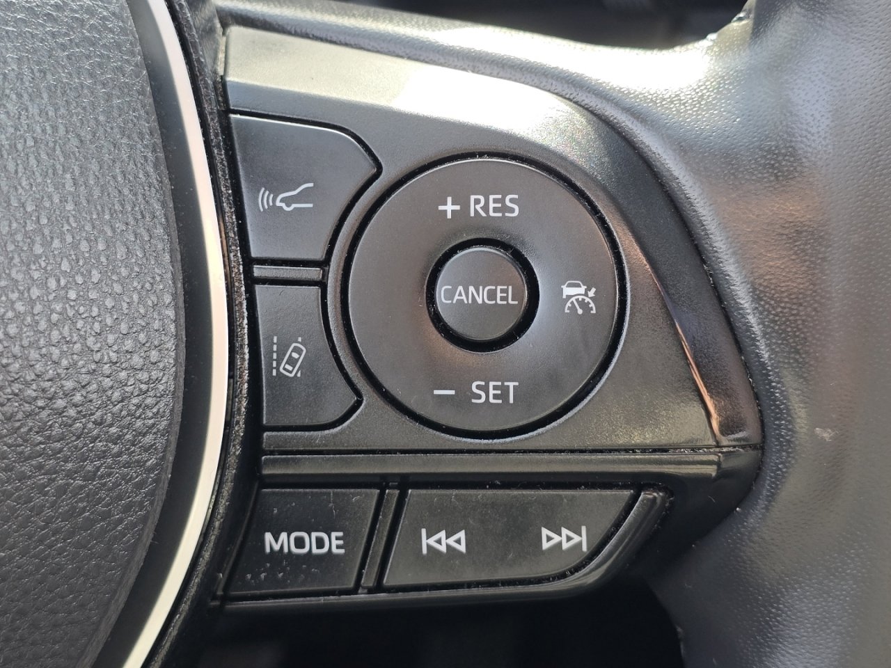 Used 2022 Toyota RAV4 XLE Premium image 32