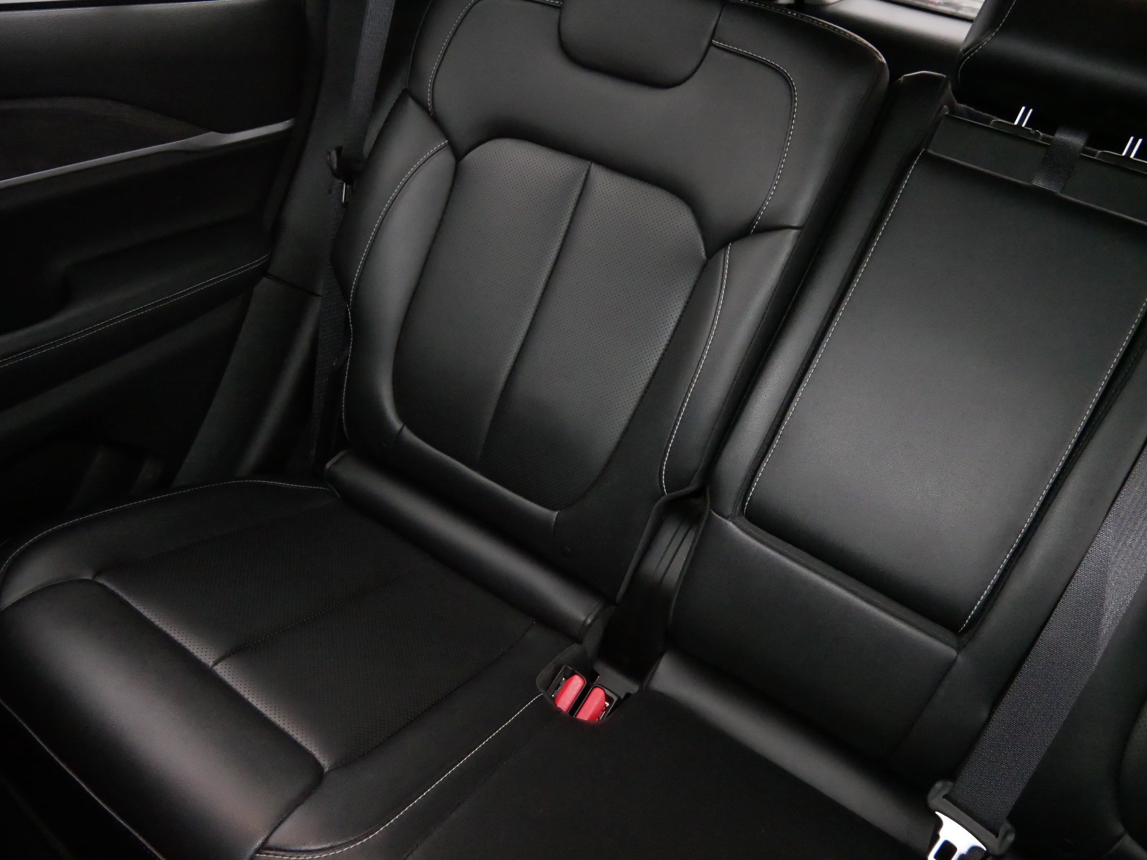 Certified 2023 Jeep Grand Cherokee Limited w/ Luxury Tech Group II image 12